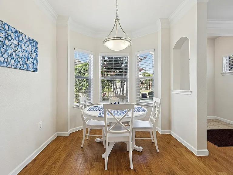 C1LG Dining Area