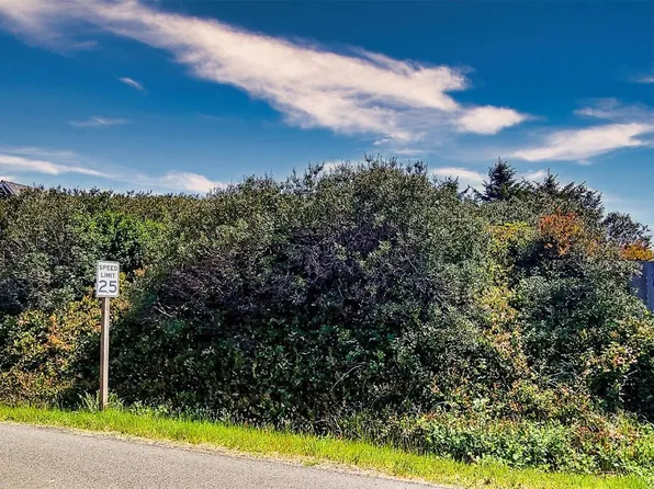 578 Sand Dune Avenue SW, Ocean Shores, WA 98569