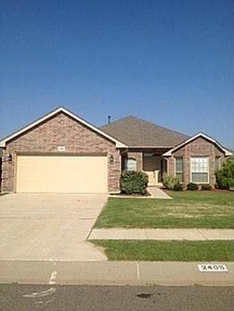 1st image of 2405 Thornberry Ln