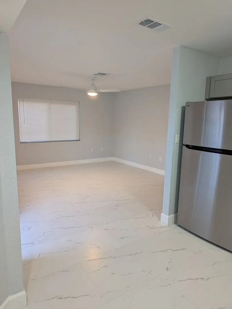 Beautifully Remodeled West Bradenton Duplex 2 Bedroom | 1 Bath — Photo 4