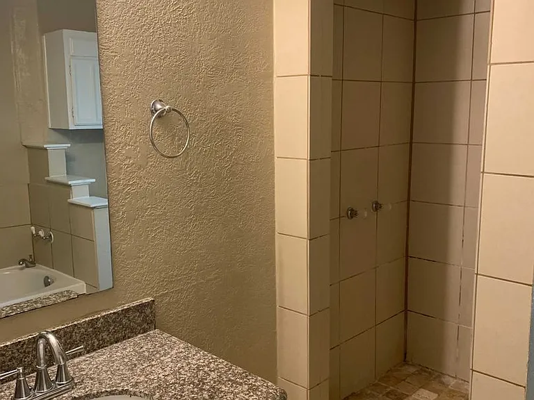 2621 Carrington Ln — Photo 7