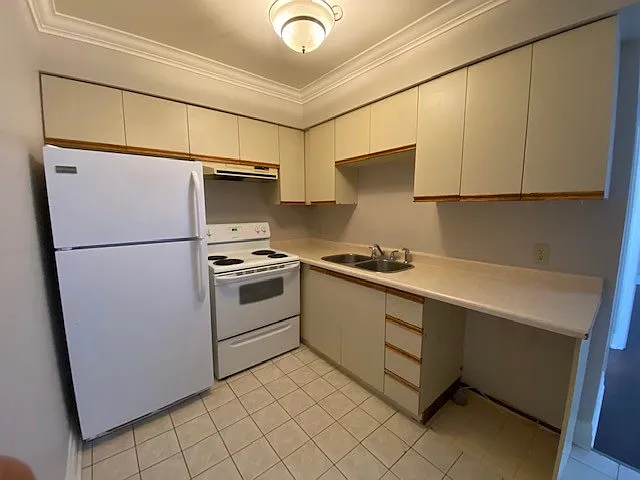1275 Bentley Dr — Photo 3