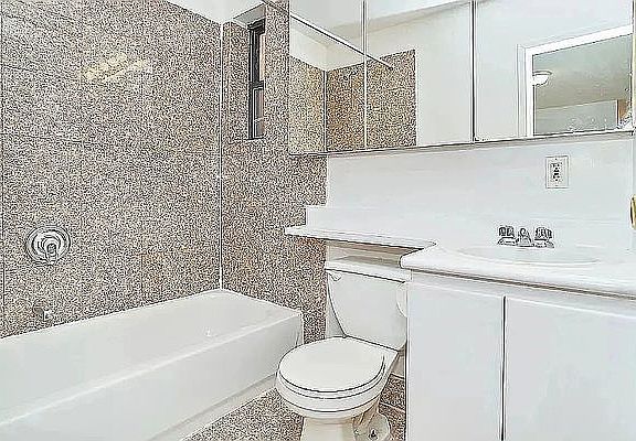 3rd image of 8 Saint Marks Pl APT 16