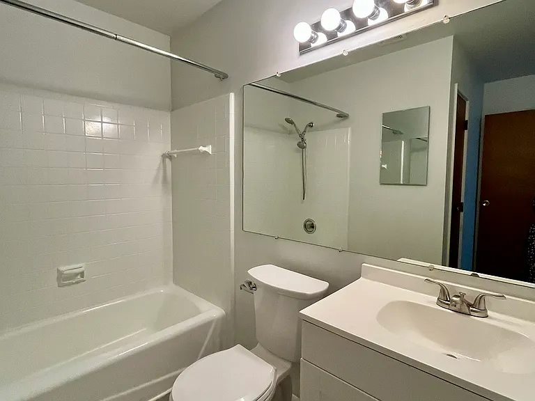 741 N Macomb St — Photo 10