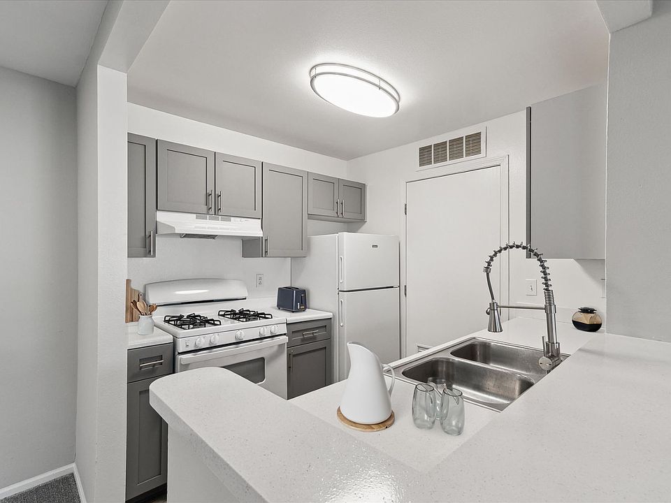 Two Bedroom (Renovated) - 2 Bath - 957 Sq.Ft.