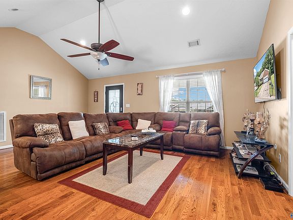 4th image of 3091 Lakeview Cir