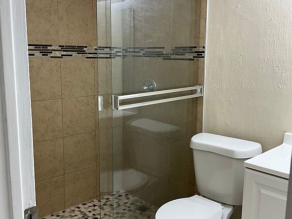 5th image of 1665 W Oak Ridge Rd APT C