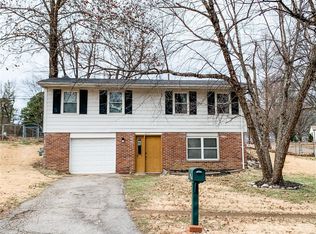 613 Auber Dr, Ballwin, MO 63011