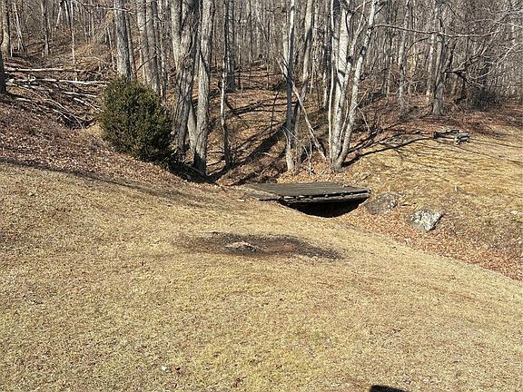 4th image of 10 Carolina Ln