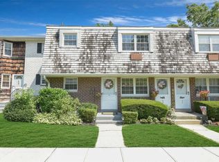 3110 Wilshire Ln, Oakdale, NY 11769