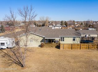 549 1st Ave SW, Dickinson, ND 58601