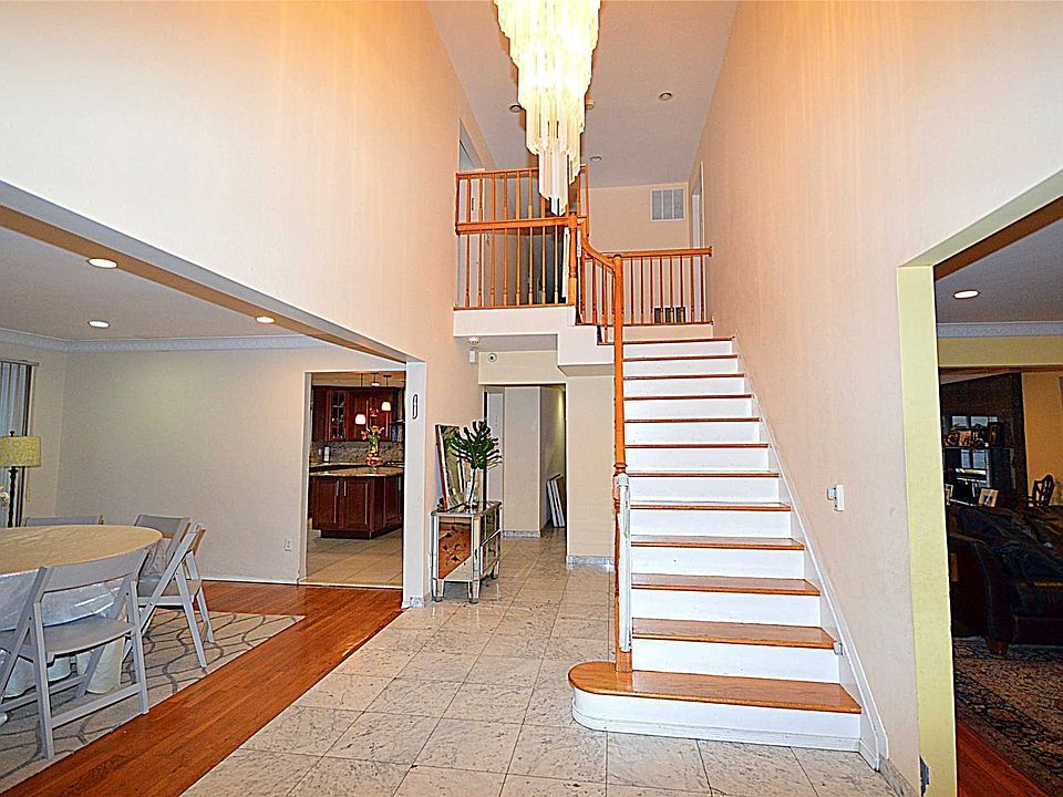 1st image of 30 Brokaw Ln