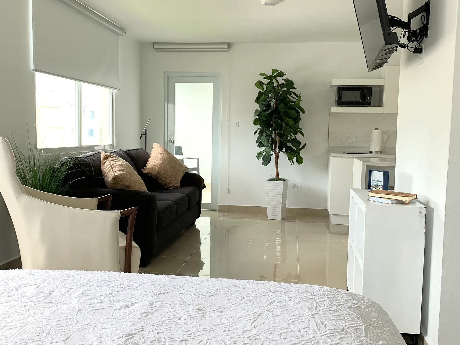 Studio, 1000 sqft, $1,700 — Photo 3