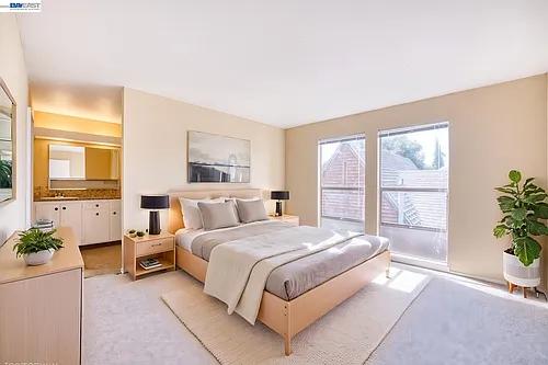 3815 Harrison St #203 Photo 1