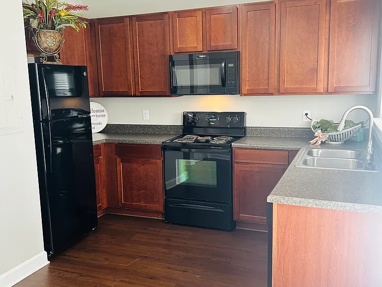 Lincoya Bay Townhomes — Photo 3
