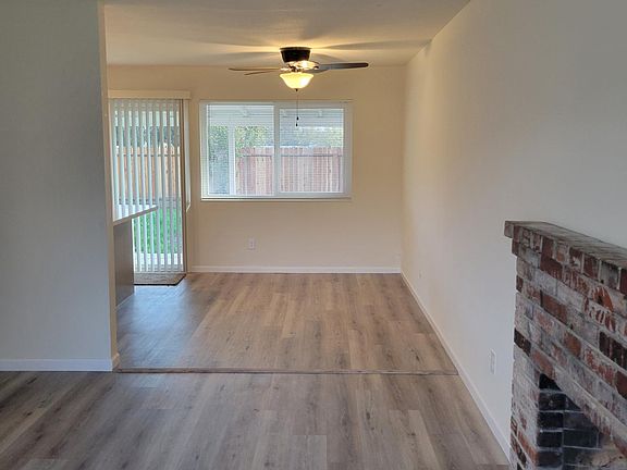 2nd image of 975 Woodvale Dr