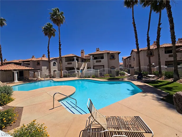 1421 Santa Margarita St #G — Photo 26