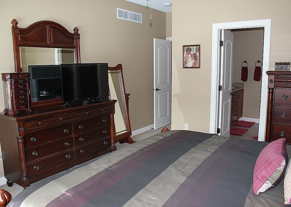 1st image of 1915 NW Elm Ln