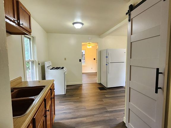 4th image of 1106 Rixon St #1/2