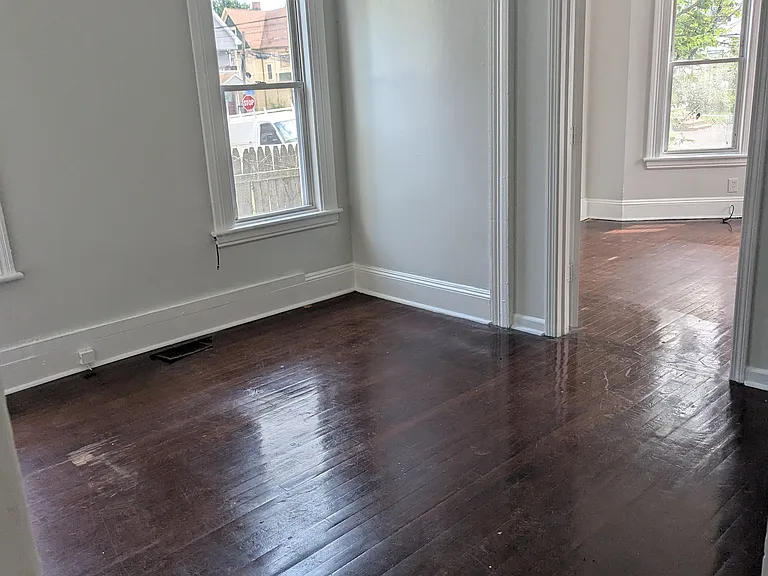 377 Berkshire Ave — Photo 3