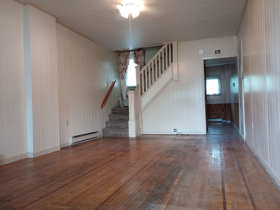 1st image of 343 W Fig St