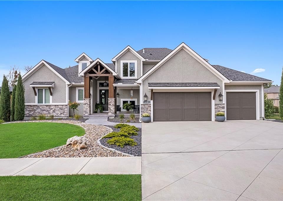 1st image of 2532 NE Willow Creek Ln