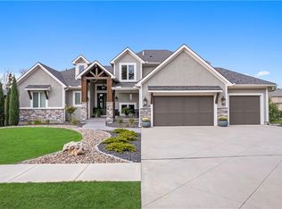 2532 NE Willow Creek Ln, Lees Summit, MO 64086