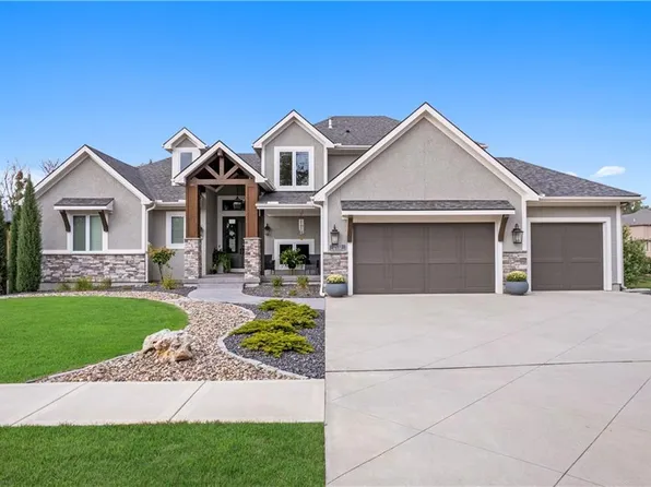 2532 NE Willow Creek Ln, Lees Summit, MO 64086