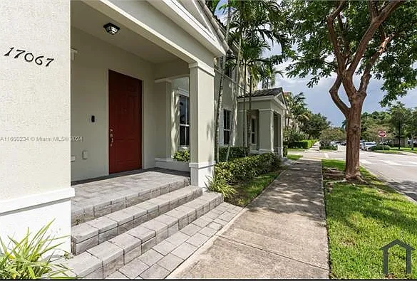 4 bed, 2312 sqft, $3,796 — Photo 3