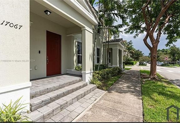 3rd image of 17067 SW 93rd St