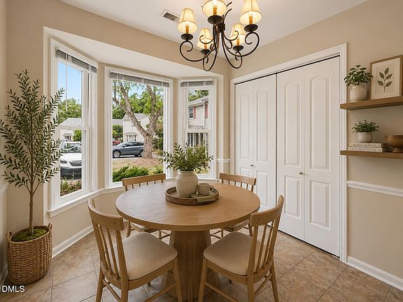 4th image of 513 Darby Glen Ln