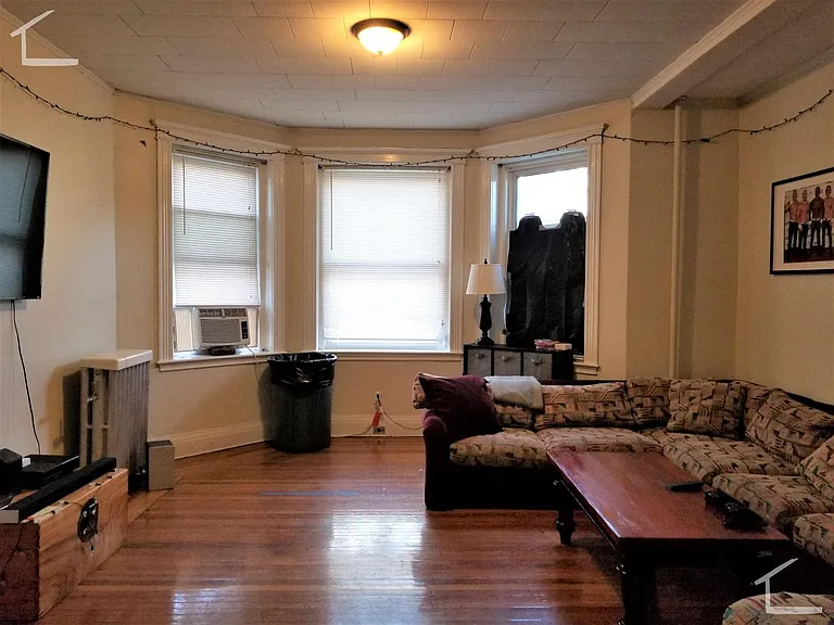 14 Euston St #1 — Photo 4