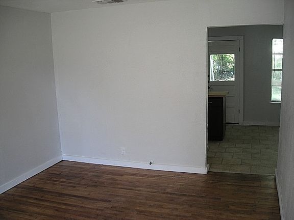 3rd image of 219 Wahrmund Ct