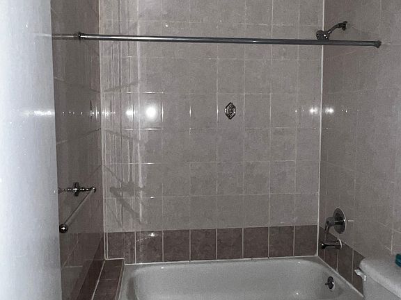 3rd image of 02-625 Barretto St #2