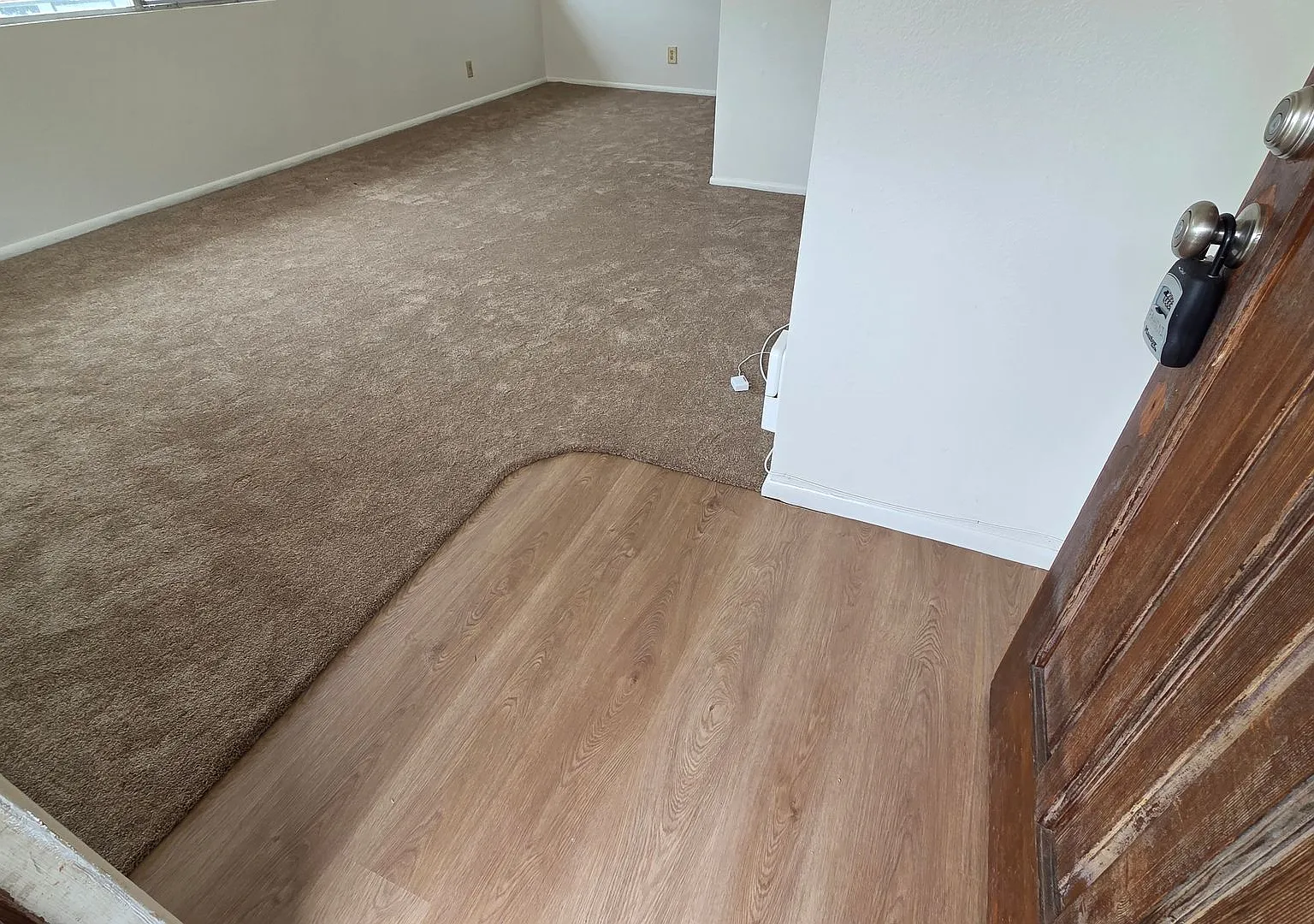 3 Bedroom 2 Bath Duplex Home For Rent With 2 Car Garage. — Photo 2