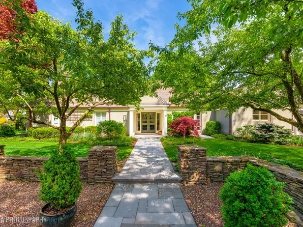 1 Colton Ln, Winnetka, IL 60093