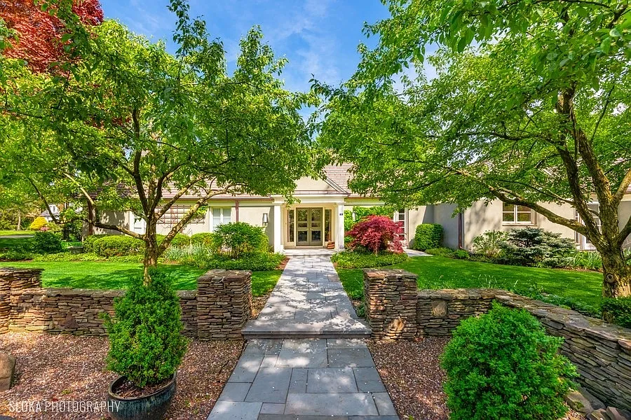1 Colton Ln photo 1