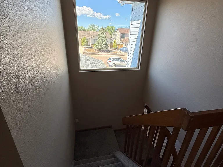 725 Pennington Dr — Photo 24