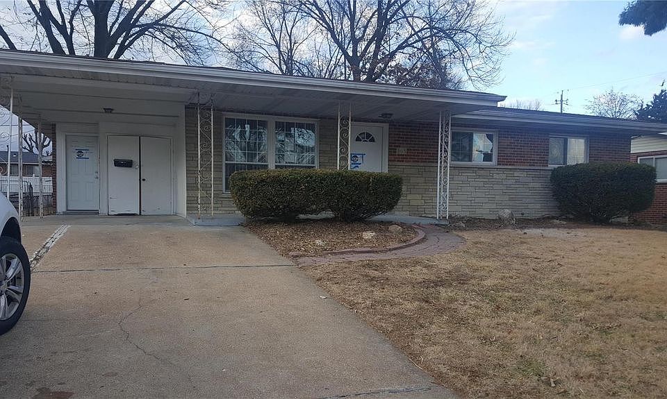 1st image of 365 Naomi Ave