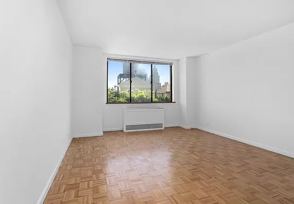 4th image of 45 W 67th St APT 10H