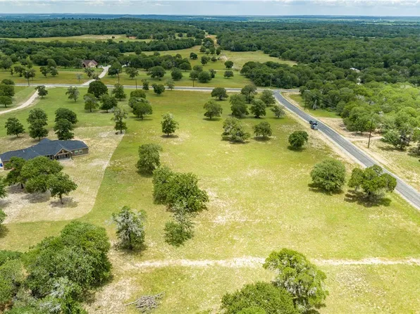 800 Powder Rdg, Luling, TX 78648
