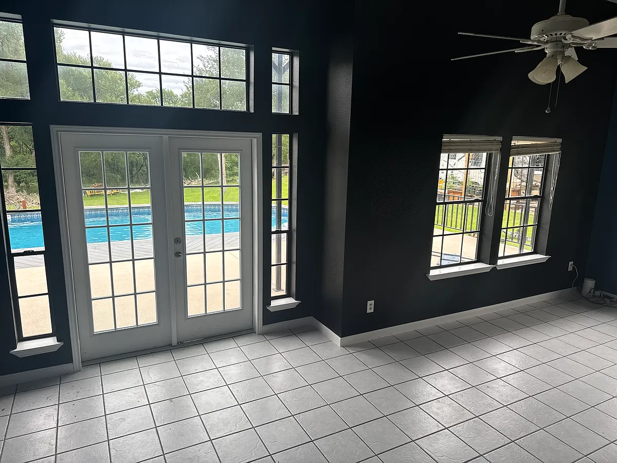 Living room - 20227 McShepherd Rd