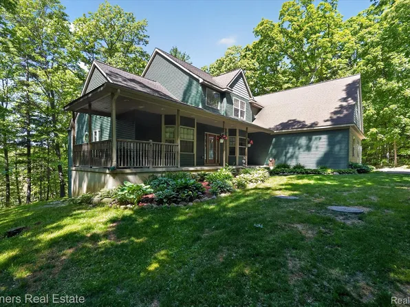 4053 Rolling Acres Dr, Hartland, MI 48353