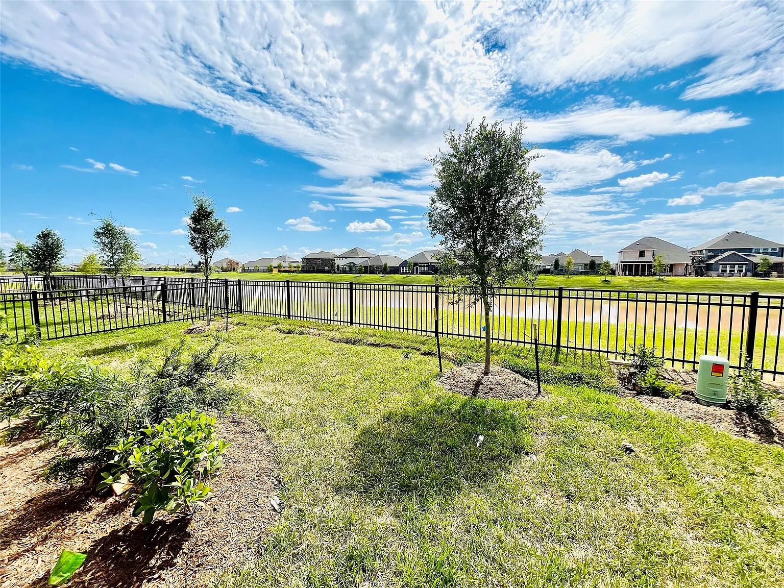 3 bed, 3.0 bath, 1800 sqft, $2,250 — Photo 4
