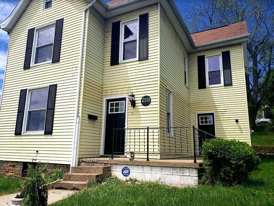 1st image of 219 S 4th St