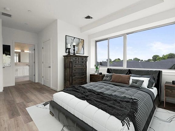 5th image of 2 Executive Dr APT 901