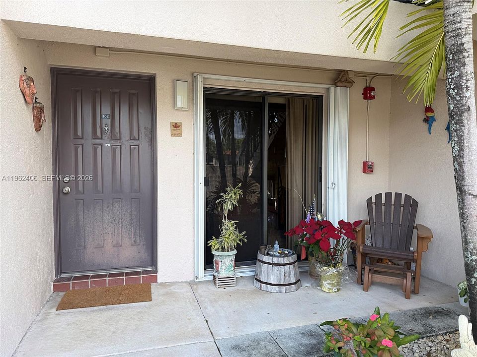 1st image of 351 Club Cir APT 102