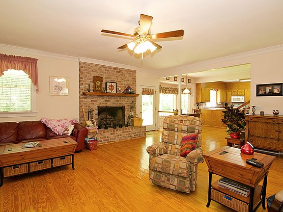 4th image of 206 Woodland Dr