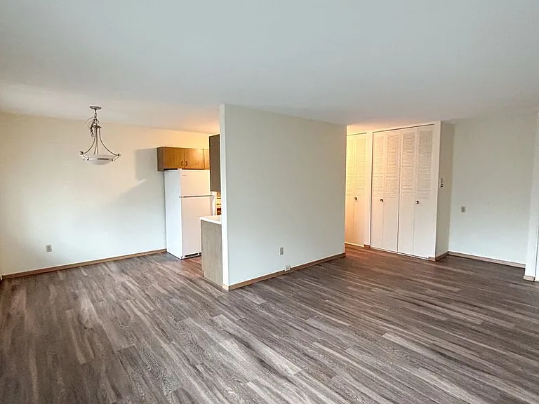 4401 Valley View Rd — Photo 4