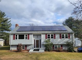 10 Farmview Ln, Granby, CT 06035